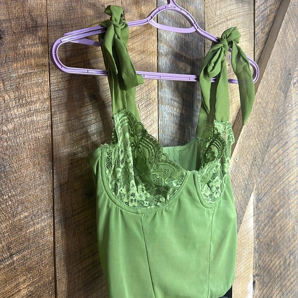 NWT Pretty Little Thing Green Khaki Lace Mesh Mix Tie Strap Corset Size 8 - Picture 2 of 8